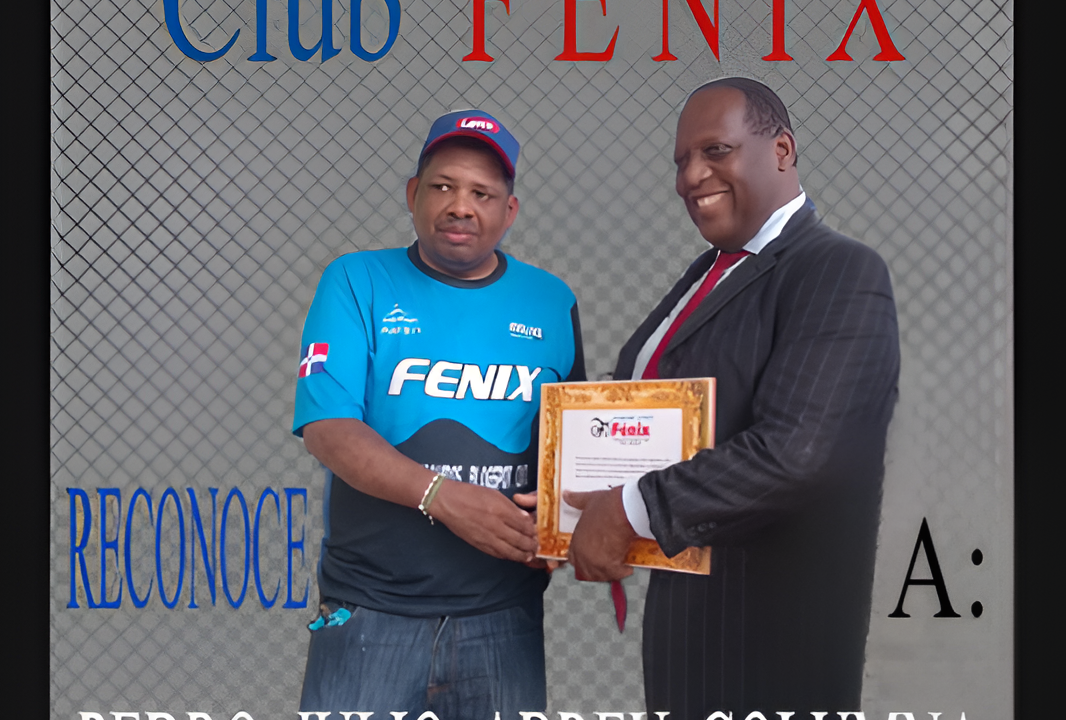 CLUB-FENIX-RECONOCE-A-PEDRO-JULIO-ABREU-COLUMNA.